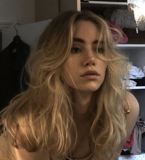 Rambut Brunette, Aesthetic 2023, Daisy Jones, Suki Waterhouse, Beauty Inspo, Dye My Hair, Hair Inspo Color, Light Brown Hair, Aesthetic Hair