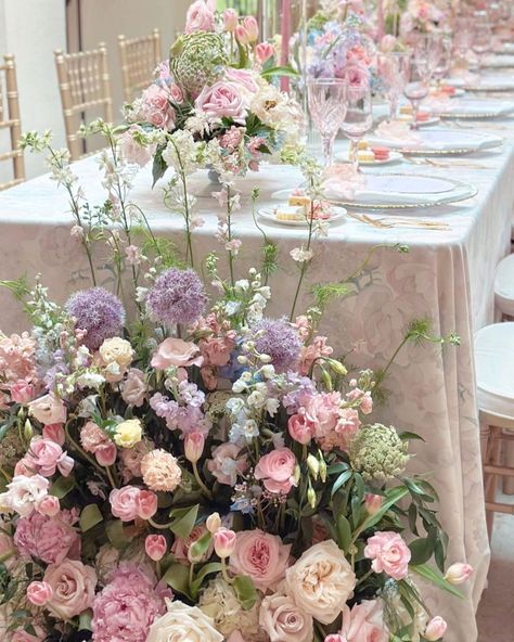 We love this Bridgerton inspired luncheon honoring Logan and her best girls! What a beautiful way to kick off the wedding weekend! Thank… | Instagram Bridgerton Wedding Centerpiece, Bridgeton Flowers, Bridgerton Wedding Inspired, Modern Bridgerton Wedding, Bridgerton Table Decor, Bridgerton Event Decor, Floral Decorations Wedding, Love Shack Fancy Wedding, Bridgerton Flower Arrangements