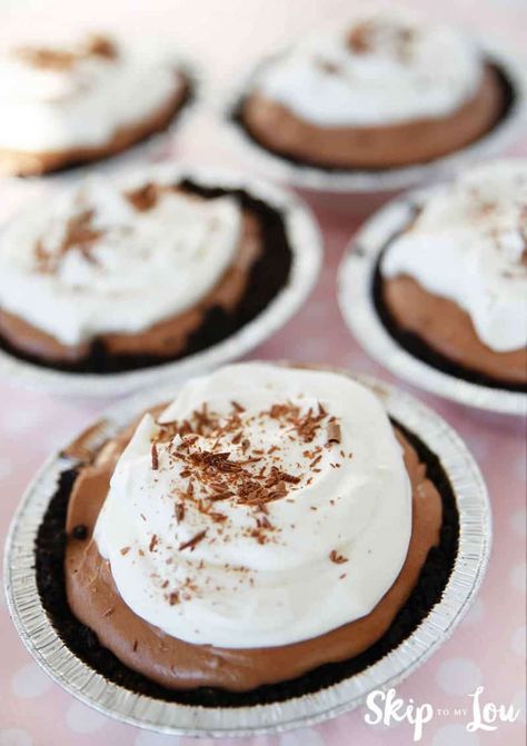 Mini Chocolate Pies, Mini Pies Easy, Mini Chocolate Pie, Chocolate Silk Pie, Mini Pie Recipes, Chocolate Mousse Pie, Mousse Pie, Pie Easy, Oreo Cookie Crust