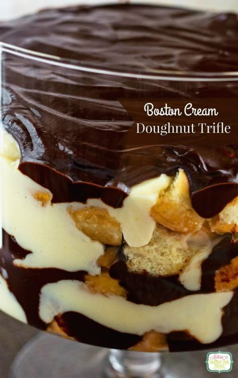 Boston Cream Doughnut, Homemade Vanilla Custard, Cream Doughnut, Snickers Dessert, Oreo Trifle, Trifle Bowl Recipes, Trifle Dessert Recipes, Boston Cream Pie, Trifle Desserts