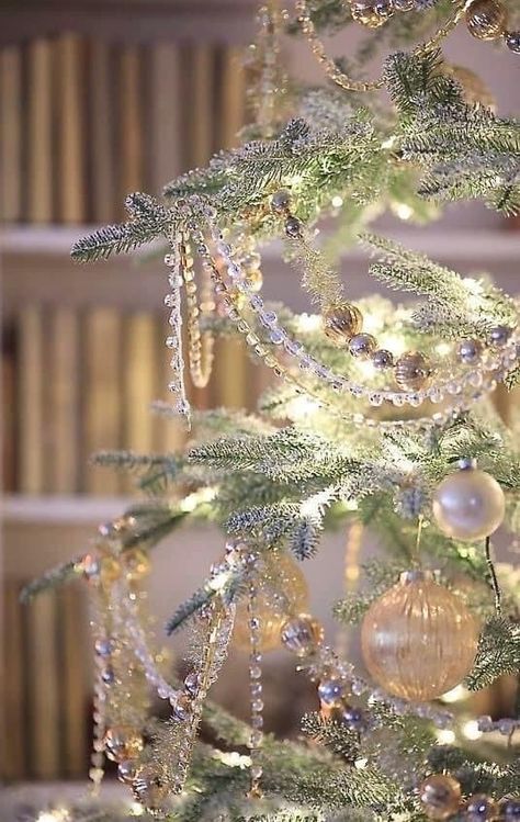 Ethereal Christmas Tree, Silver Christmas Tree Ornaments, Glamorous Christmas Tree, Glamorous Christmas, Crystal Christmas Tree, Glam Christmas, A White Christmas, Christmas Tree Inspiration, White Christmas Tree