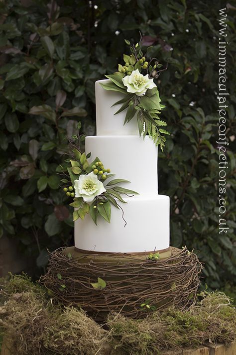 Rustic Green and White Hellebore Wedding Cake - Cakes by Natalie Porter - Hertfordshire, London and Essex Cake Design Wedding, Popular Wedding Themes, Cake Portfolio, Bohemian Wedding Theme, Modern Wedding Theme, Cakes With Flowers, Wedding Themes Spring, Garden Theme Wedding, Modern Cakes