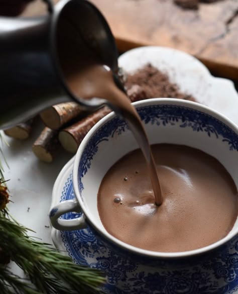 Hot Chocolate Aesthetic, Chocolate Aesthetic, Cocoa Recipes, Mocha Mousse, Mexican Hot Chocolate, Winter Cottage, Tea And Books, Cabin Christmas, Homemade Hot Chocolate