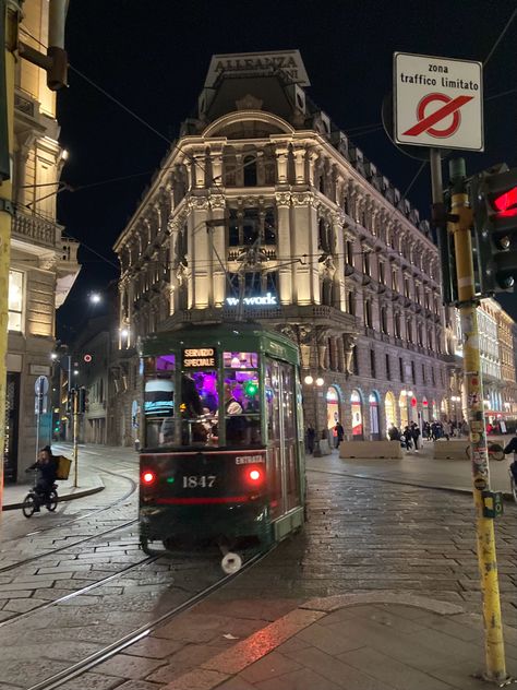 Milan Italy Nightlife, Milan Italy Aesthetic Night, Italy Aesthetic Travel, Living In Milan Aesthetic, Milan Lifestyle Aesthetic, Milan At Night, Milano Italy Aesthetic, Milan Aesthetic Night, Milano At Night