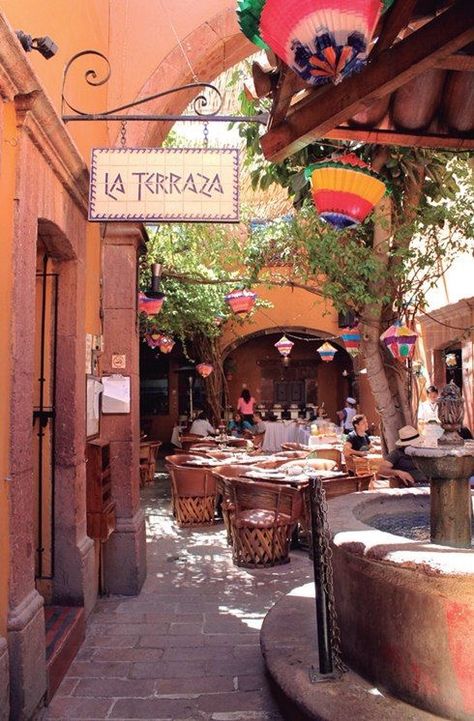 Mexico Baecation, Mexico Streets, Mexican Restaurant Design, Mexican Restaurant Decor, Spain Aesthetic, Mexican Dinner, Mexico Culture, Coffee Shop Aesthetic, Hacienda Style