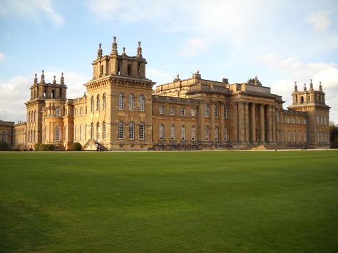 Blenheim Palace, I love the architecture from the gilded age and baroque time periods. The palace is near Oxford, England and is in the English Baroque Style Baroque Castle Exterior, Blenheim Palace Aesthetic, Bleinham Palace, English Palace, England Castle, Classic Mansion, Castle Building, English Architecture, English Manor Houses