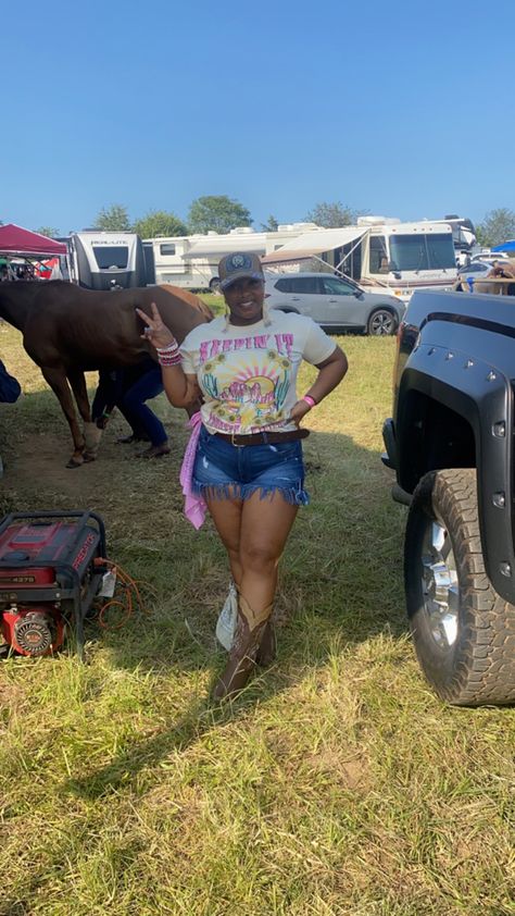 Trailride Outfit Black Women, Trailride Outfits, Trail Ride Outfit, Trail Ride Outfit Black Women, Cute Dope Outfits, Country Outfits Women, Cowboy Carter, Outfit Black Women, Horse Riding Outfit