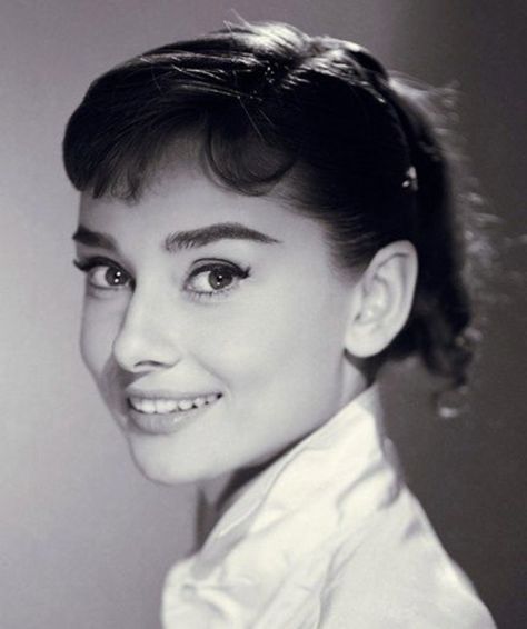 Ranking Audrey Hepburn's work was difficult but here are my favorite and least favorite films from the iconic actress, including "Roman Holiday," "Breakfast at Tiffany's," "Bloodline," and more. Audrey Hepburn Eyebrows, Audrey Hepburn Images, Audrey Hepburn Pictures, Straight Eyebrows, Audrey Hepburn Photos, Audrey Hepburn Quotes, Beautiful Eyebrows, Old Hollywood Style, Hollywood Stars