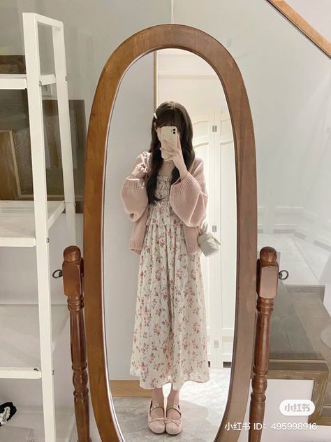 Japan Outfit Ideas, Modest Outfits Aesthetic, Korean Outfits Ideas, Korean Outfits Men, Cute Pastel Outfits, Aesthetic Korean Fashion, Skirt Outfits Korean, Japanese Minimalist Fashion, Korean Fashion Skirt