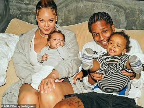 Asap Rocky Rihanna, Cute Family Photos, Rihanna Riri, A$ap Rocky, Asap Rocky, Rihanna Fenty, Celebrity Moms, Black Families, Kelly Clarkson