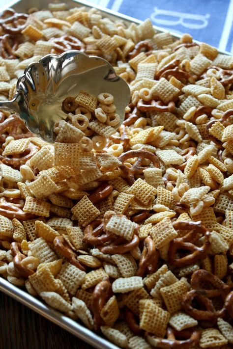 Low Calorie Chex Mix Healthy, Ww Chex Mix Recipes, Low Salt Chex Mix Recipe, Chex Cereal Recipes Healthy, Low Fat Chex Mix Recipes, Low Calorie Chex Mix Recipe, Healthy Chex Mix Recipes Homemade, Low Carb Chex Mix Recipe, Protein Chex Mix Recipes