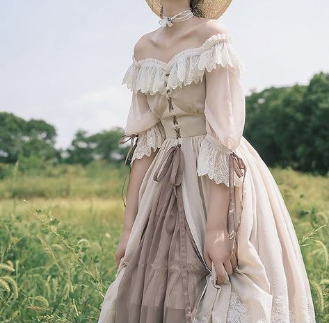 Tea Party Outfit, Gaun Abad Pertengahan, Wallpaper Soft, Soft Fashion, Old Fashion Dresses, Fairytale Dress, Vestidos Vintage, Fantasy Dress, Historical Dresses