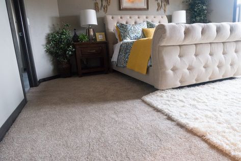 Beige Bedroom Carpet with Cream Area Rug Cream Carpet Living Room, Cream Carpet Bedroom, Carpet Bedroom Ideas, Beige Carpet Bedroom, Plastic Carpet, Cream Carpet, Textured Carpet, Carpet Bedroom, Carpet Texture