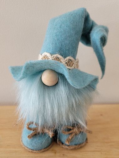 St Patrick Gnomes Diy How To Make, Duane King Gnomes, Gnome Gift Box, Yarn Beard, Sock Gnomes, Gnome Village, Prize Ideas, Gnome Diy, Gnome Tutorial