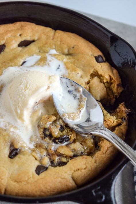 This One Pan Chocolate Chip Skillet Cookie is JUST like a pizookie! The top has a satisfying crunch and the inside keeps that almost-cookie-dough-like consistency. Serve it up with vanilla ice cream and you're set! Skillet Pizookie Recipe, Cookie Skillet With Premade Cookie Dough, Chocolate Chip Cookie Skillet Recipe, Giant Chocolate Chip Cookie Cast Iron Skillet, S’mores Cookie Skillet, Cast Iron Skillet Recipes Dinner, Skillet Desserts, Pan Cookies, Skillet Chocolate Chip Cookie