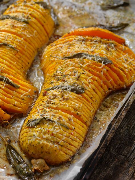 Roasted Hasselback Butternut Squash?utm_source=12tomatoes Vegitaren Wedding Meals, Burrernut Squash Recipes, Browned Butter Recipes, Butter Squash Recipe, Hasselback Butternut Squash, Butter Squash, Resep Vegan, Butternut Squash Recipes, Browned Butter