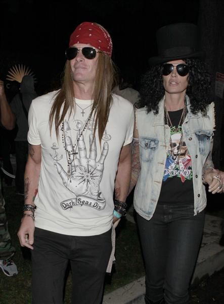 Halloween Axel And Slash Costume, Slash Costume, Celeb Halloween Costumes, Celeb Halloween, Axle Rose, Rande Gerber, 80s Party Outfits, Axel Rose, Celebrity Halloween