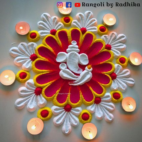 Nice Rangoli Designs For Diwali, House Warming Rangoli Ideas, Rangoli Designs Beautiful Unique, Stylish Rangoli Design, Unique Simple Rangoli Designs, 2 Color Rangoli Design, Aesthetic Diwali Rangoli Designs, Rangoli Inspo Aesthetic, Small Rangoli Ideas For Diwali