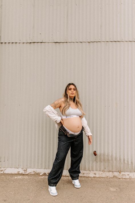 Maternity photoshoot with jeans. Rocio Rivera Photography Street Maternity Photoshoot, Photoshoot With Jeans, Pregnant Photos, Pregnancy Pics, Maternity Photoshoot, Maternity Shoot, Pregnancy Shoot, Maternity Pictures, Pregnancy Photoshoot