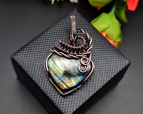 Jewelry Ocean, Copper Design, Bijoux Fil Aluminium, Unique Pendant Necklace, Labradorite Necklace, Labradorite Necklaces, Tree Of Life Pendant, Copper Pendant, Wire Wrapped Necklace