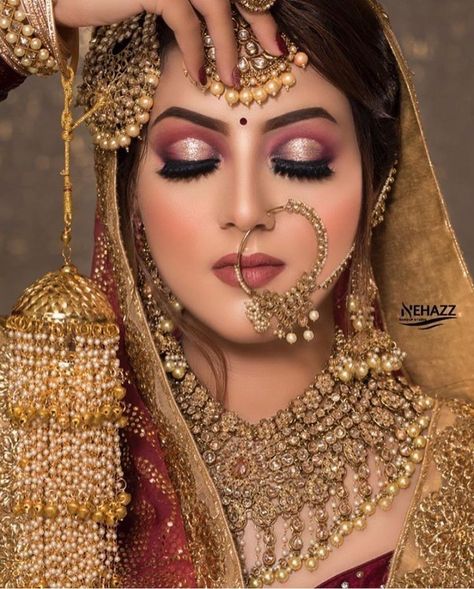 Bride Eye Makeup, Soft Pink Makeup, Uni Makeup, Soft Makeup Look, Latest Bridal Makeup, Hd Make Up, Bride Looks, Make Up Gold, Modern Makeup