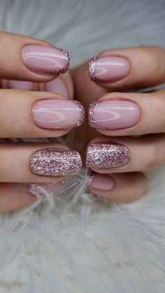 Nail Art Mariage, Glitter French Manicure, Glitter Manicure, Pink Gel Nails, Glittery Nails, Broken Nails, Fancy Nails Designs, Glitter Gel Nails, Gold Nail