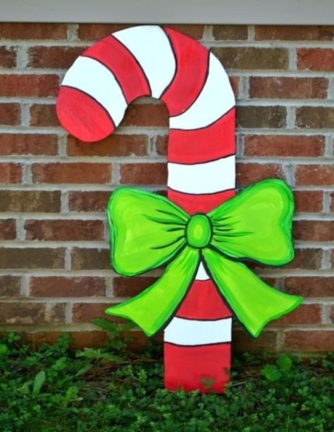 Christmas Fair Ideas, Parade Ideas, Grinch Christmas Party, Christmas Cutouts, Grinch Party, Pallet Christmas Tree, Grinch Christmas Decorations, Christmas Yard Art, Christmas Props