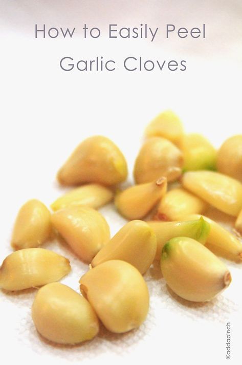 how-to-peel-garlic-cloves-DSC_1433 How To Peel Garlic, Roasted Garlic Recipe, Garlic Recipes, Microwave Recipes, Healthy Kitchen, Roasted Garlic, Baking Tips, Micro Onde, Savoury Food