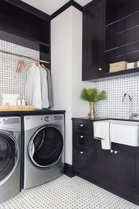 32 Timeless Black And White Laundry Room Ideas | Home Design And Interior White Laundry Room Ideas, Laundry Room Dark, Dark Laundry Room, Black And White Laundry Room, Dark Laundry, Black And White Laundry, White Laundry Room, Reno House, Transitional Laundry Room