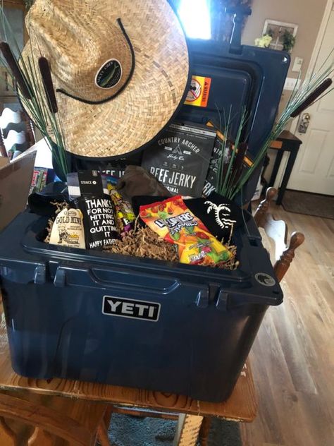 Cooler Gift Basket, Country Boyfriend Gifts, Fishing Gift Basket, Raffle Gift Basket Ideas, Dad Gifts Basket, Auction Gift Basket Ideas, Fathers Day Gift Basket, Auction Basket, Gift Baskets For Him