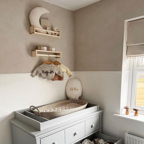 Kalklitir on Instagram: "Neutrals and soft tones are always beautiful for nurseries 😌🤍 @lifeatsophs painted the upper half with Sabbia Primo #kalklitirsabbiaprimo and it’s so lovely 🫶 25% discount code for 1kg kalkpaint: JANUARY23 ✨ #kalklitir #kidsroom #limepaint #wallcolor #kalkpaint #kidsbedroom #kidsinteriors #childrensroom #kidsdecor #babyroom #nurserydecor #babyroomdecor #beige #neutrals" Half And Half Painted Walls Nursery, Nursery With Brown Walls, Half And Half Painted Walls Bedroom, Half Wall Painted Nursery, Skimming Stone Nursery, Beige Nursery Paint Colors, Two Tone Nursery Walls, Half Wall Nursery, Half Wall Paint Kids Room