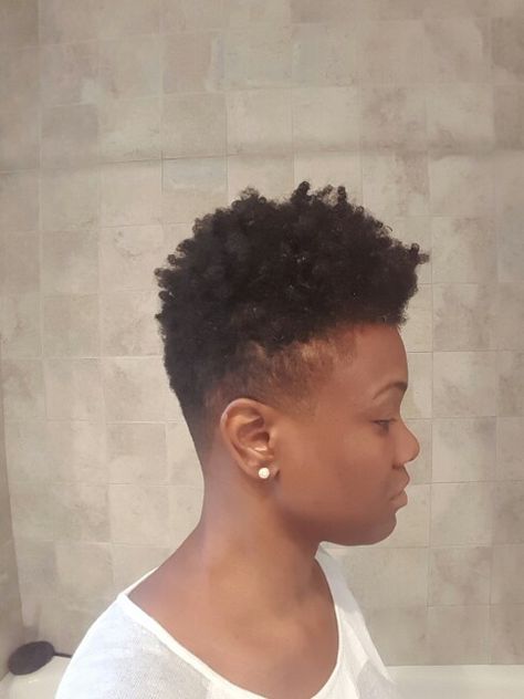 Side/ Curly High Top Fade High Top Fade Women, Hair Styles For 4c Hair, Haircuts For Natural Hair, Styles For 4c Hair, Tapered Fro, High Top Haircut, Curly High Top Fade, Natural Tapered Cut, Afro Hairstyles Women