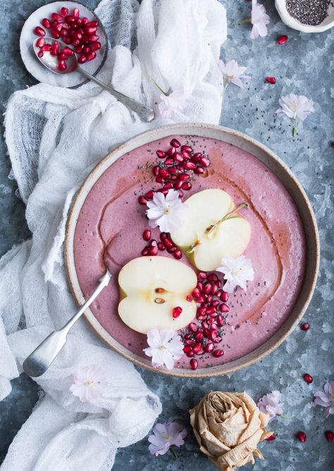 Apple Pie Breakfast, Pie Breakfast, Vegan Food Photography, Apple Pie Smoothie, Winter Breakfast, Smoothie Fruit, Pink Lady Apples, Smoothie Bowl Recipe, Breakfast On The Go