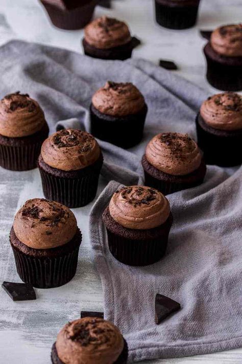 These Double Chocolate Cupcakes are totally dreamy. The perfect easy moist chocolate cupcake recipe topped with a dark chocolate ganache frosting. #sugarsaltmagic #chocolatecupcakes #cupcakerecipes Cupcakes Recipes Easy, Double Chocolate Cupcakes, Fudge Cupcakes, Chocolate Fudge Cupcakes, Chocolate Cupcake Recipe, Best Cupcakes, Chocolate Cupcakes Moist, Chocolate Ganache Frosting, Chocolate Fudge Frosting