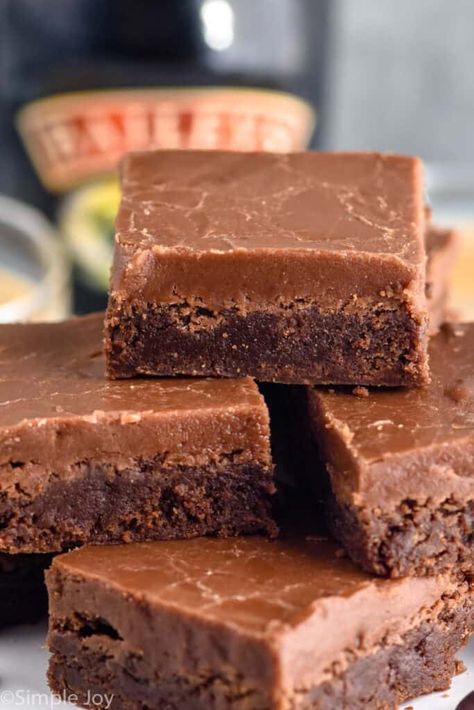 These Baileys Brownies have a deep chocolate fudge flavor with the perfect amount of Baileys Irish Cream in the brownie and the decadent frosting. Baileys Brownies, Bailey Brownies, Chocolate Martini Recipe, Baileys Fudge, How To Make Fudge, Easy Chocolate Fudge, Homemade Fudge Recipes, Baileys Recipes, Fudge Flavors