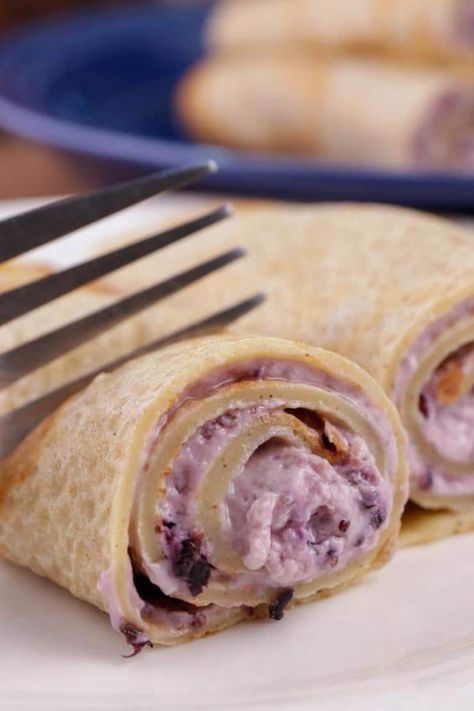 BEST Keto Blueberry Cheesecake Roll Ups – Low Carb Keto French Toast Blueberry Cheesecake Recipe – Quick and Easy Ketogenic Diet Idea Cheesecake Roll Ups, Keto Blueberry Cheesecake, Keto French Toast, Cheesecake French Toast, Berry French Toast, Cream Cheese Roll Up, Blueberry Cheesecake Recipe, Stuffed French Toast Cream Cheese, French Toast Roll Ups