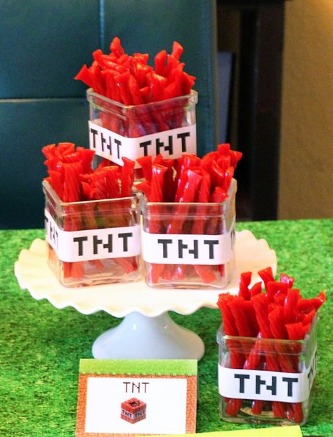 Scraps of Shirlee: Minecraft Mania party food Mindcraft Party Food Ideas, Minecraft Treat Table, Minecraft Party Treats, Minecraft Finger Foods, Minecraft Fruit Tray, Minecraft Snack Ideas, Minecraft Birthday Food Ideas, Minecraft Snacks Birthday, Minecraft Themed Food