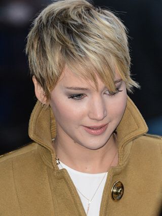 Jennifer Lawrence pixie Jennifer Lawrence Pixie, Jennifer Lawrence Short Hair, Dior Campaign, Jen Lawrence, Jennifer Lawrence Hair, Layered Haircuts For Women, Casually Chic, Pixie Bob Haircut, Short Hair Pixie Cuts