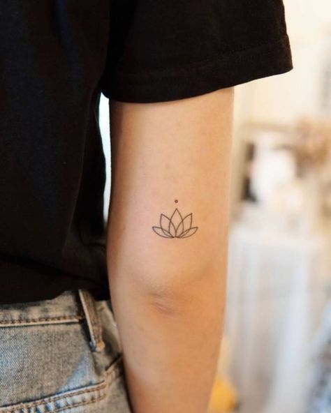 Hand poked minimalist lotus flower on the back of the Lotus Flower Tattoo Back, Tricep Tattoos Women, Tattoo Back Of Arm, Thigh Piece Tattoos, Tricep Tattoos, Flowers Lotus, Tattoo Sites, Flower Tattoo Back, Thigh Piece