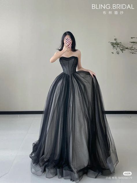 Masquarede Ball Prom, Gothic Style Dress, Black Gown Elegant Classy With Sleeves, Black Ball Gown Aesthetic, Old Hollywood Outfit Ideas, Matric Ball Dresses Unique, Dark Ethereal Outfit, Hollywood Prom Dresses, Prom Dress Sleeves