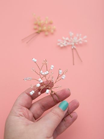 Learn how to make this stunning vine-style bridal hair pin! It's easier than you think! Juda Hairstyles, Diy Bridal Hair, Hair Pins Diy, Bun Wedding, Bridal Hair Pin, Rings Ideas, Rhinestone Hair Pin, Crystal Hair Pins, Diy Bridal