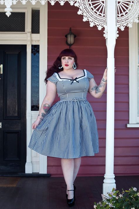 1950s Fashion Plus Size, Pinup Plus Size, Plus Size Pin Up, Rockabilly Fashion Plus Size, Plus Size Pinup, Plus Size Vintage Fashion, Plus Size Rockabilly, Plus Size Beach Outfits, Plus Size Art