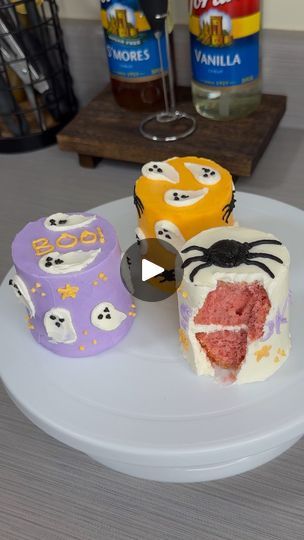 23K reactions · 1.6K shares | How adorable are these mini spooky cakes?👻🕷️Save to make for a halloween party or for a fun date night activity!

You can always find the baking tools I use in all my videos in my amazon storefront under “baking & decorating” linked in my bio!

Let me know if you’re giving these a try 🖤

#halloweentreats #bakingtutorial #cupcakes #halloweenbaking #buttercream #bakinghacks #beginnerbaker #funbaking | Melissa Volido | The American Dawn · Her 1940 Christmas, Spooky Cakes, Stitch Bday, Anime Cafe, Mini Recipes, Halloween Food Crafts, Spooky Cake, Deco Halloween, Food Tutorials