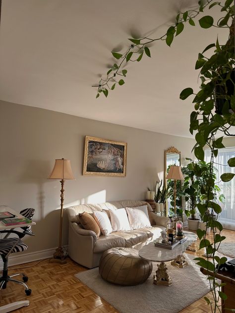 #vintage #jungle #apartment #livingroomideas #morningvibes #morningaesthetic #monstera #pothos #arrangement #livingroomdecorideas #antique #livingroomdesign #frenchdecor #frenchdesign #apartmentgoals #homedecorideas #homedecoration #cozyhome #gold #golddetails #decoration #plants #indoorplantsdecor #plantsofinstagram #plantsmakepeoplehappy #taurus #art #aesthetic #painting #decor #palm #palmtrees #vintagedecor #vintageaesthetic #vintagestyle #victorian Jungle Apartment, Art Aesthetic Painting, Decoration Plants, Taurus Art, Apartment Goals, Painting Decor, Vogue Living, Plant Aesthetic, Aesthetic Painting