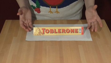 Trouble wrapping Toblerones and other strange shapes will be a thing of the past thanks to the video Basic Geometry, How To Wrap, Miracle Baby, Best Christmas Presents, Good Presentation, Christmas Crackers, Christmas Gif, Chocolate Bars, Christmas Gift Guide