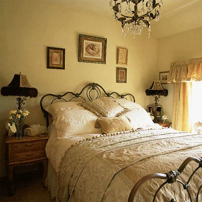 cream-colored-wall-brown-colors-color-schemes Brown-cream color schemes, ...    design-decor-staging.com Modern Vintage Bedrooms, Vintage Bedroom Styles, Dark Brown Furniture, Vintage Bedroom Furniture, Vintage Bedroom Decor, Interior Color Schemes, Brown Bedroom, Brown Furniture, Vintage Bedroom