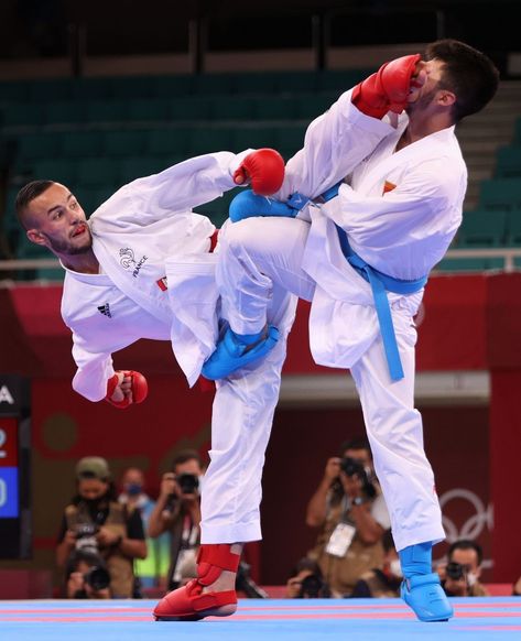 Steven Da Costa (France, red) defeated Eray Şamdan (Turkey, blue) in the men's 67 kg gold medal bout #karate #olympics Karate Olympics, Karate Background, Men Body Reference, Karate Video, Karate Kumite, Sport Karate, Olympic Games Sports, Shotokan Karate, Sports Mix