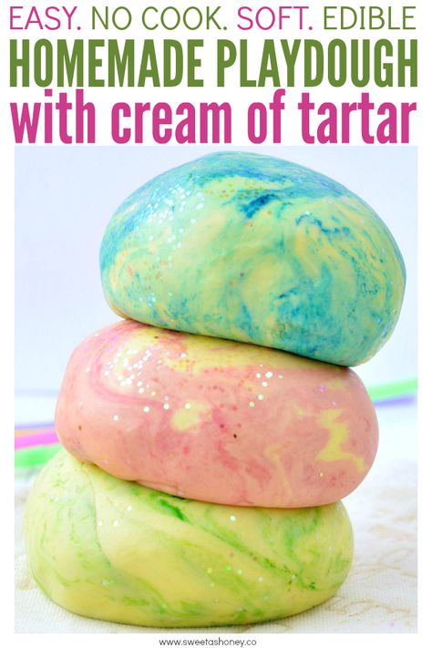 Homemade playdough with cream of tartar is the best easy playdoh recipe for toddlers. Learn how to make soft natural playdoh that last for months ! #playdough #diy #kidscraft #craft #craftsforkids #craftfortoddlers Playdoh Recipe Cream Of Tartar, Playdough Recipe With Cream Of Tartar, Playdoh Recipe Simple, Playdough With Cream Of Tartar, Super Soft Playdough Recipe, Tartar Recipe, Playdough Diy, Marshmallow Playdough, Soft Playdough Recipe