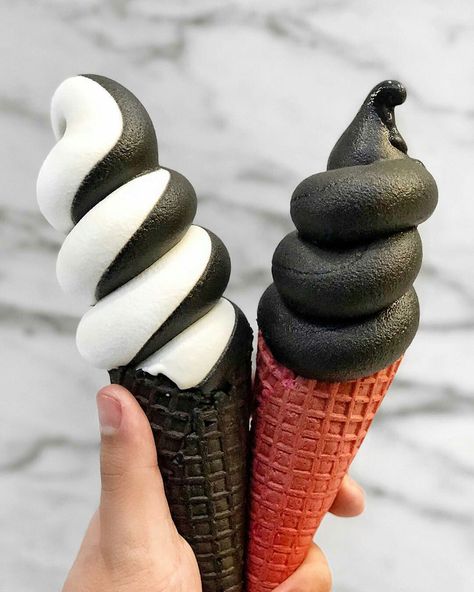 Black and white it's only right Ice Cream Black And White, Black Ice Cream, Kue Macaroon, Yummy Ice Cream, Love Ice Cream, Soft Serve Ice Cream, Ice Cream Cones, Ice Ice Baby, Ice Cream Desserts