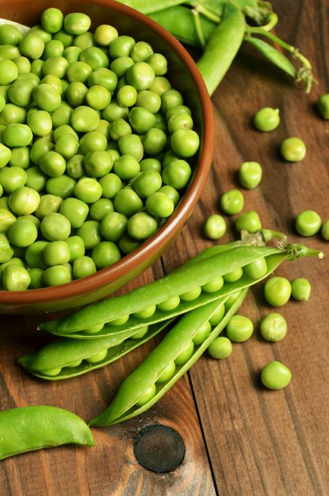 There are many ways to cook fresh green peas. Green Peas Photography, Cooking Fresh Peas How To, Peas Porridge, Green Objects, Menstrual Phase, Object Head, Fresh Peas, Comic Reference, Reference Board